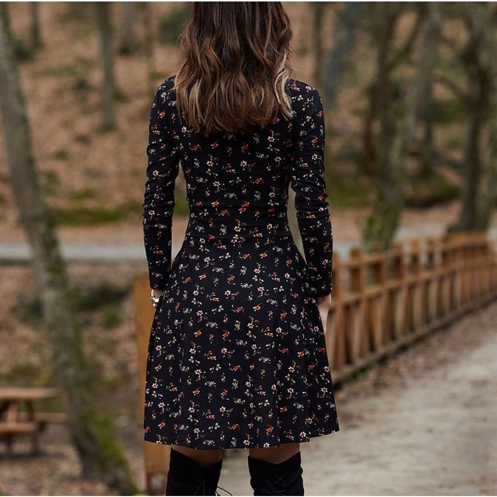 Going out of business sale NWT vintage look A line floral dress - Picture 2 of 2